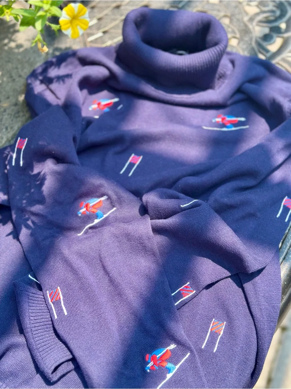 Club Room Ski Sweater Men M Turtleneck Embroidered Skiers NWT Winter